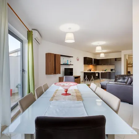 Beautiful Pent With Terrace & Spectacular Views By 360 Estates *