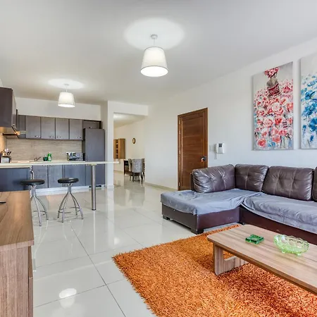 Beautiful Pent With Terrace & Spectacular Views By 360 Estates * Luqa