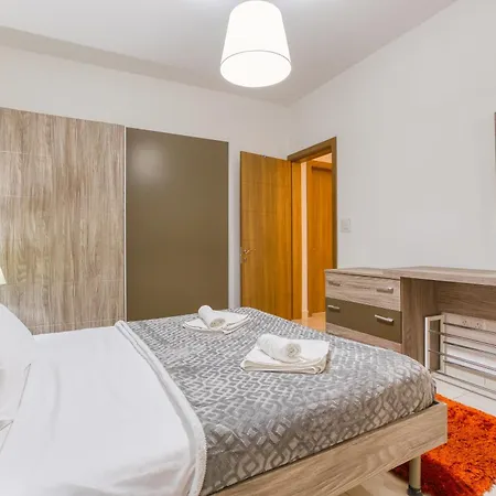 Beautiful Pent With Terrace & Spectacular Views By 360 Estates * Luqa