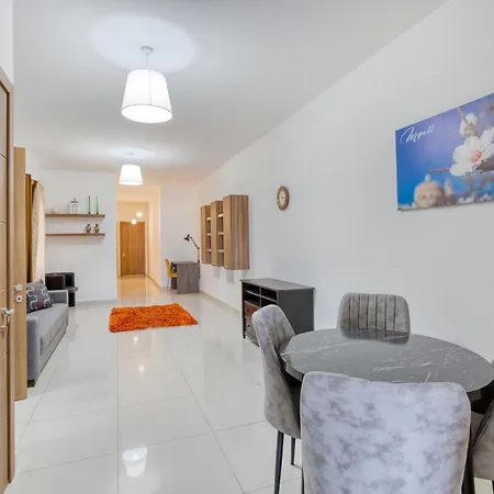Beautiful Pent With Terrace & Spectacular Views By 360 Estates * Luqa