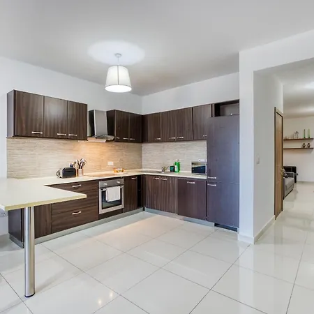 Beautiful Pent With Terrace & Spectacular Views By 360 Estates Luqa