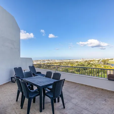 Beautiful Pent With Terrace & Spectacular Views By 360 Estates Διαμέρισμα Luqa