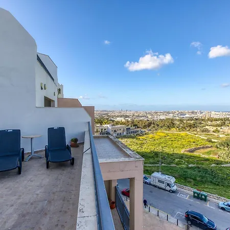 Beautiful Pent With Terrace & Spectacular Views By 360 Estates Διαμέρισμα Luqa