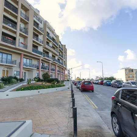 Beautiful Pent With Terrace & Spectacular Views By 360 Estates * Luqa