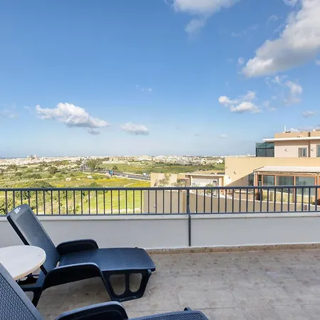 Beautiful Pent With Terrace & Spectacular Views By 360 Estates Διαμέρισμα Luqa
